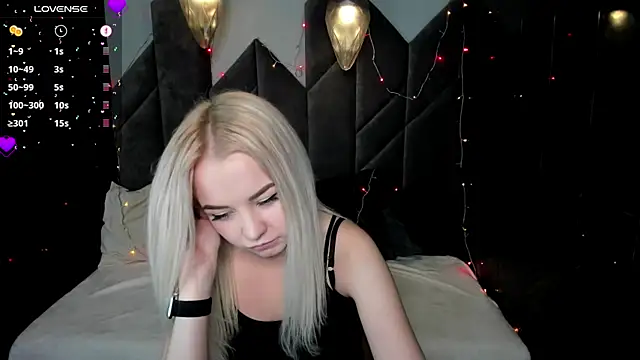 Snapshot of StephanieSweety chatting on 12.27.24 StephanieSweety online show from 12.27.24