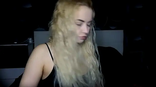 Snapshot of StephanieSweety chatting on 11.21.25 StephanieSweety online show from 11.21.25