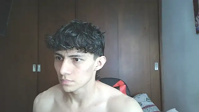 Snapshot of aresholland chatting on 11.05.25 aresholland online show from 11.05.25