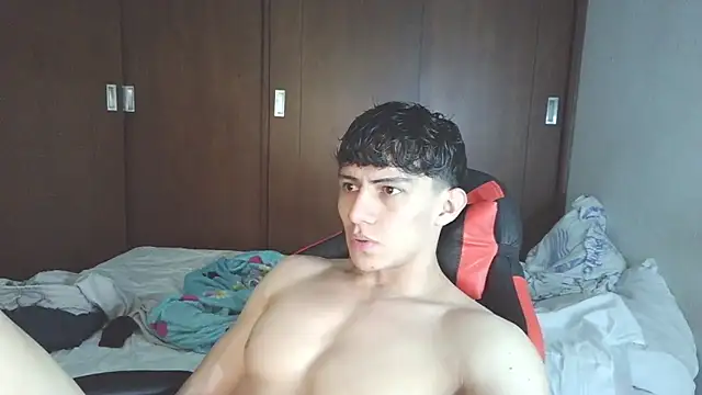 Snapshot of aresholland chatting on 11.17.25 aresholland online show from 11.17.25