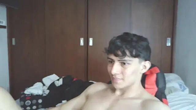 Snapshot of aresholland chatting on 11.19.25 aresholland online show from 11.19.25