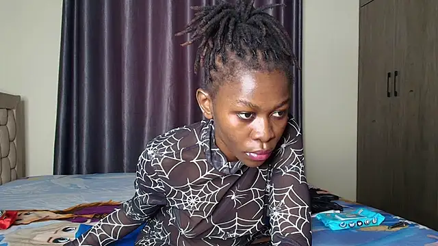 Snapshot of queen_heather chatting on 01.20.25 queen heather online show from 01.20.25