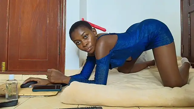 Snapshot of queen_heather chatting on 03.18.26 queen heather online show from 03.18.26