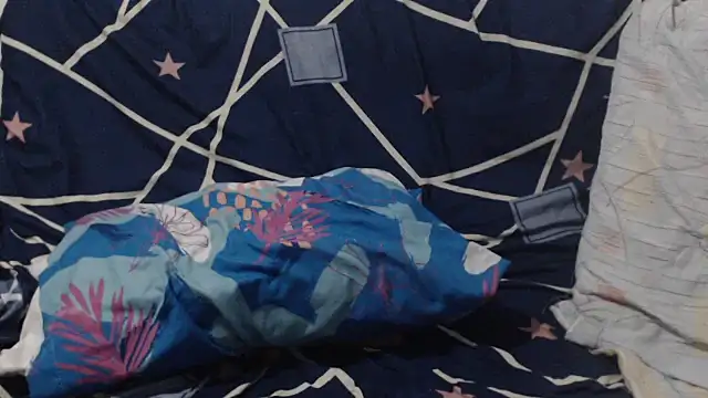 Snapshot of Lesliemilk5 chatting on 10.13.25 Lesliemilk5 online show from 10.13.25