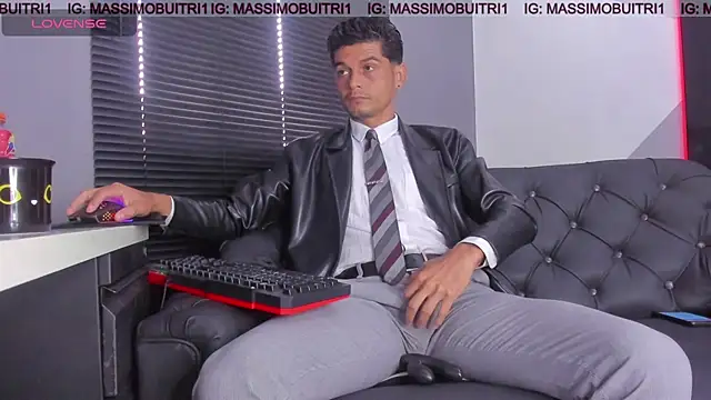 Snapshot of massimo_g chatting on 06.23.26 massimo g online show from 06.23.26