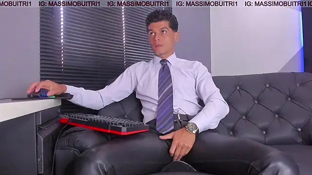 Snapshot of massimo_g chatting on 06.26.26 massimo g online show from 06.26.26