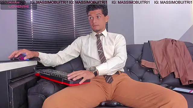 Snapshot of massimo_g chatting on 07.15.26 massimo g online show from 07.15.26