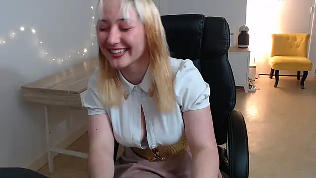 Snapshot of Crystal-dreamt chatting on 09.14.25 Crystal-dreamt online show from 09.14.25