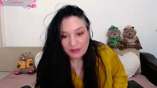 Snapshot of ElenaRose90 chatting on 06.04.26 ElenaRose90 online show from 06.04.26