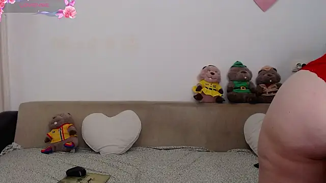 Snapshot of ElenaRose90 chatting on 06.20.26 ElenaRose90 online show from 06.20.26