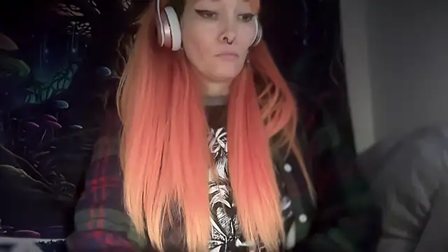 Snapshot of FRRANNKIE chatting on 12.17.25 FRRANNKIE online show from 12.17.25