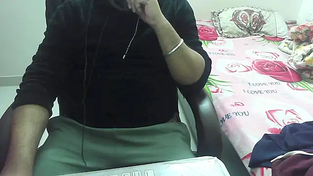 Snapshot of rentarob chatting on 02.08.25 rentarob online show from 02.08.25