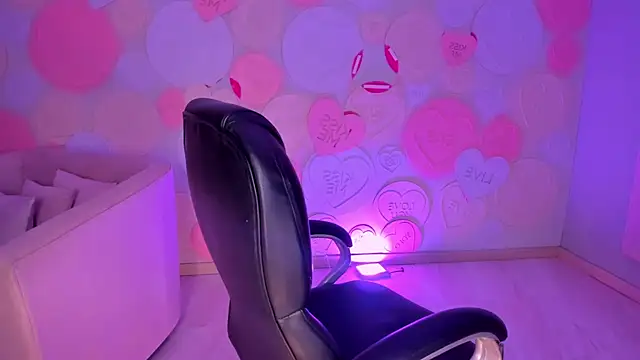 Snapshot of MileyCruz_ chatting on 12.21.24 MileyCruz online show from 12.21.24