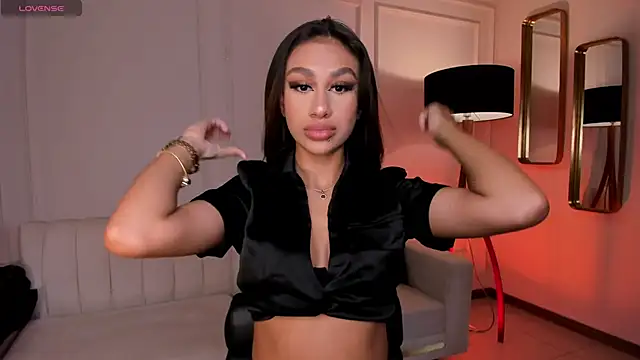 Snapshot of DannaCruz chatting on 02.06.25 DannaCruz online show from 02.06.25