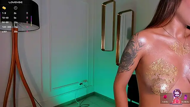 Snapshot of DannaCruz chatting on 02.25.25 DannaCruz online show from 02.25.25