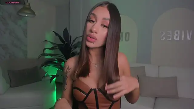 Snapshot of DannaCruz chatting on 03.10.25 DannaCruz online show from 03.10.25