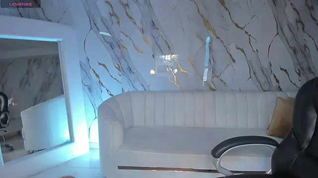 Snapshot of DannaCruz chatting on 10.07.25 DannaCruz online show from 10.07.25