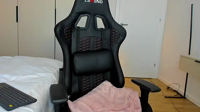 june desire online show from 01.11.25