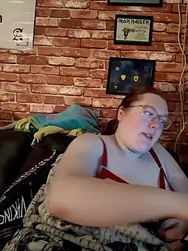 Snapshot of Sexycurvyemilyy chatting on 12.21.24 Sexycurvyemilyy online show from 12.21.24