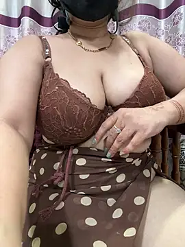 Snapshot of Sexybomb33 chatting on 11.07.25 Sexybomb33 online show from 11.07.25