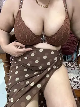 Snapshot of Sexybomb33 chatting on 11.12.25 Sexybomb33 online show from 11.12.25