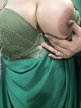 Snapshot of Sexybomb33 chatting on 11.29.25 Sexybomb33 online show from 11.29.25