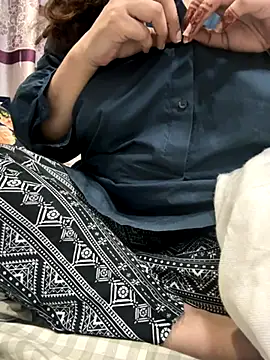 Snapshot of Sexybomb33 chatting on 12.02.25 Sexybomb33 online show from 12.02.25