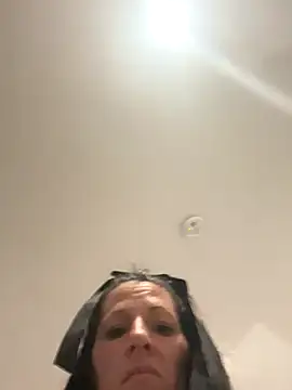 Snapshot of DominiqueX0 chatting on 10.17.25 DominiqueX0 online show from 10.17.25