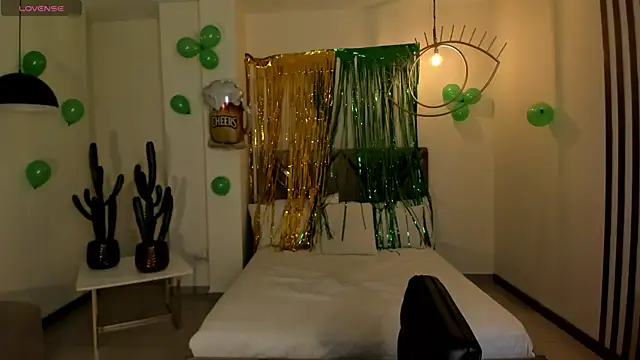 Snapshot of SunnyRivers chatting on 03.17.25 SunnyRivers online show from 03.17.25