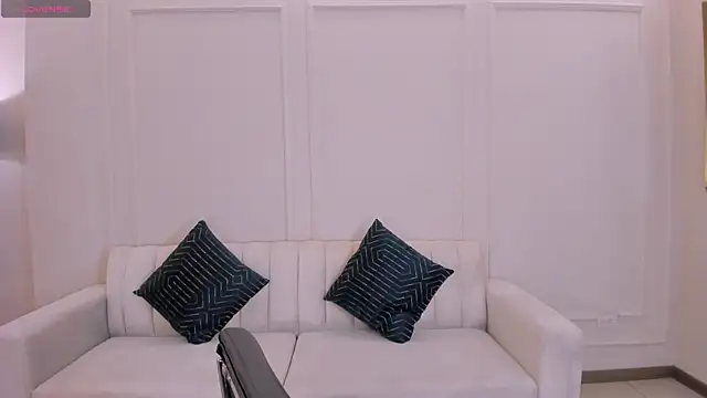 Snapshot of SunnyRivers chatting on 12.03.25 SunnyRivers online show from 12.03.25