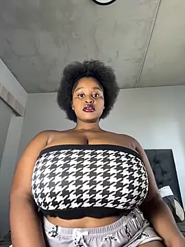 Snapshot of KnockoutBestie chatting on 01.05.25 KnockoutBestie online show from 01.05.25