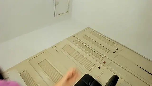 Snapshot of MissCarolinne chatting on 01.11.25 MissCarolinne online show from 01.11.25