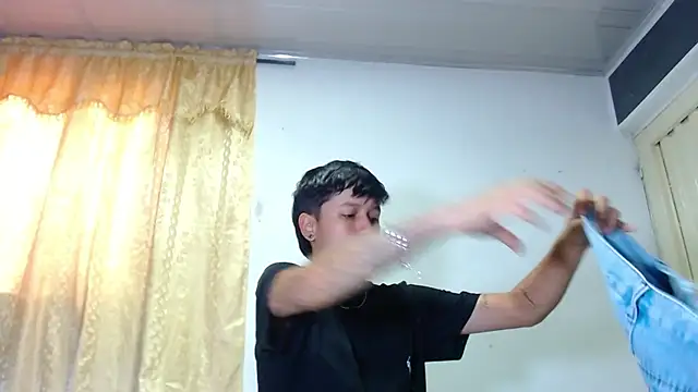 Snapshot of Tamarahryan chatting on 02.26.25 Tamarahryan online show from 02.26.25