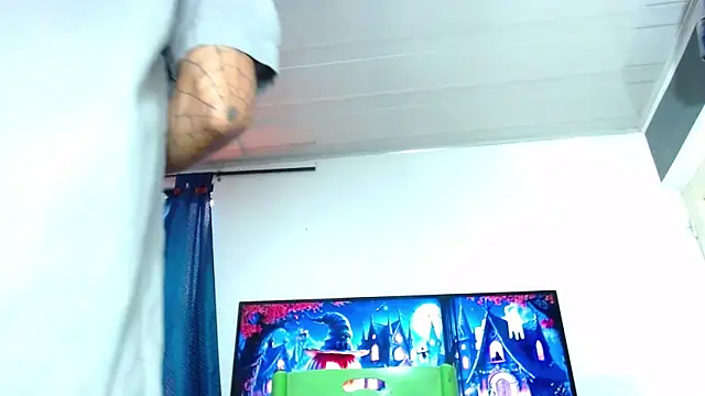 Snapshot of Tamarahryan chatting on 10.31.25 Tamarahryan online show from 10.31.25