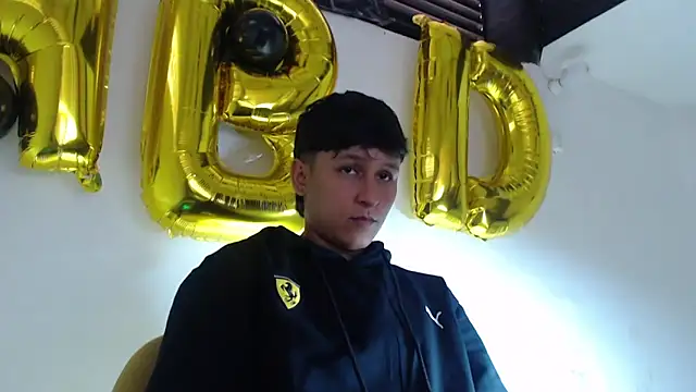 Snapshot of Tamarahryan chatting on 12.19.25 Tamarahryan online show from 12.19.25