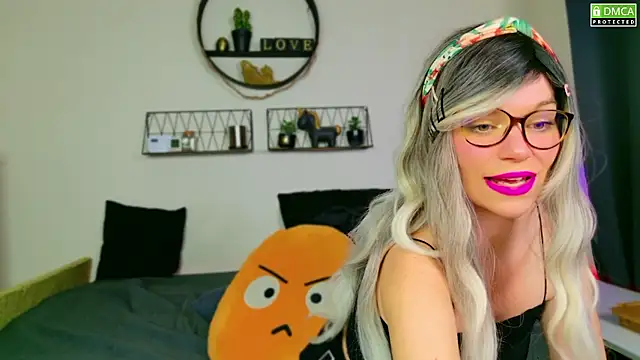 Snapshot of Kittychatte chatting on 12.05.24 Kittychatte online show from 12.05.24