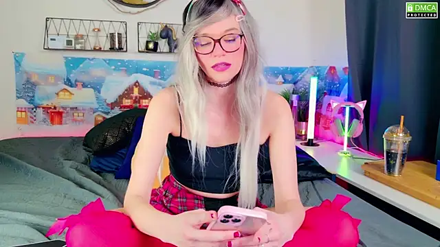 Snapshot of Kittychatte chatting on 12.28.24 Kittychatte online show from 12.28.24