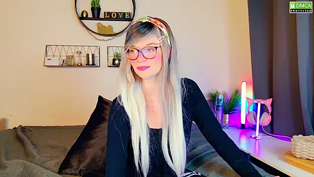 Snapshot of Kittychatte chatting on 02.04.25 Kittychatte online show from 02.04.25