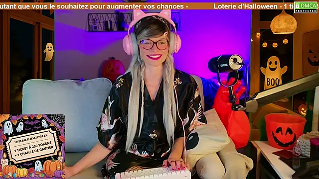 Snapshot of Kittychatte chatting on 10.20.25 Kittychatte online show from 10.20.25