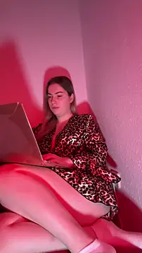 Snapshot of KissMissAngela chatting on 11.17.25 KissMissAngela online show from 11.17.25