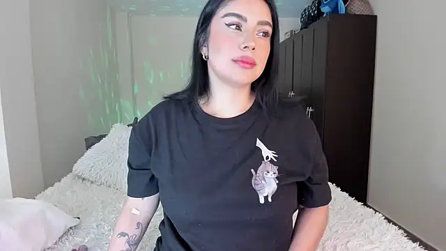 Snapshot of rosalie_lust chatting on 02.25.25 rosalie lust online show from 02.25.25