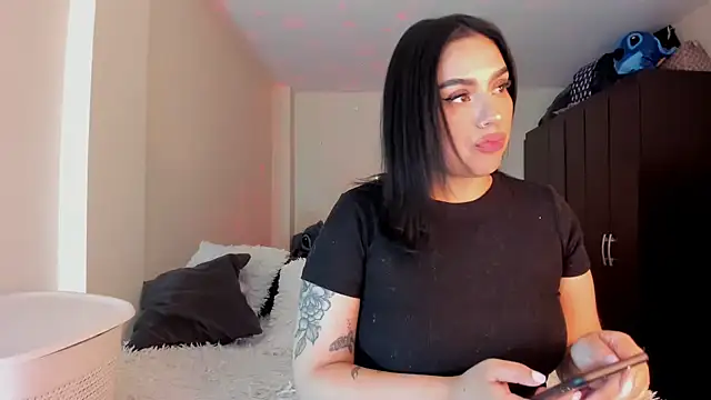 Snapshot of rosalie_lust chatting on 03.06.25 rosalie lust online show from 03.06.25