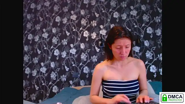 Snapshot of Sophi_Cute chatting on 06.27.26 Sophi Cute online show from 06.27.26
