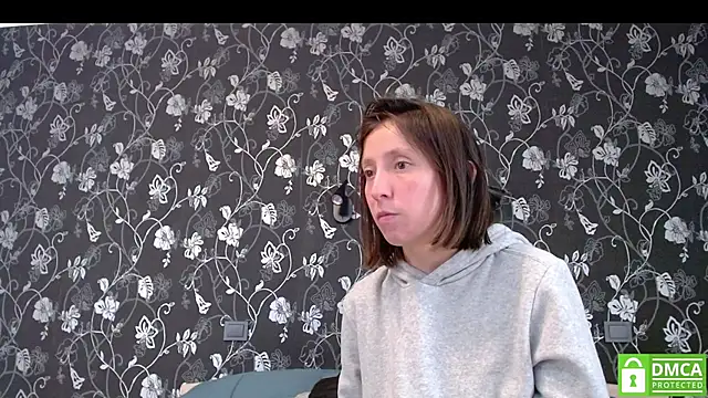 Snapshot of Sophi_Cute chatting on 07.09.26 Sophi Cute online show from 07.09.26