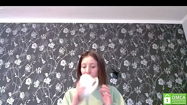 Snapshot of Sophi_Cute chatting on 07.10.26 Sophi Cute online show from 07.10.26