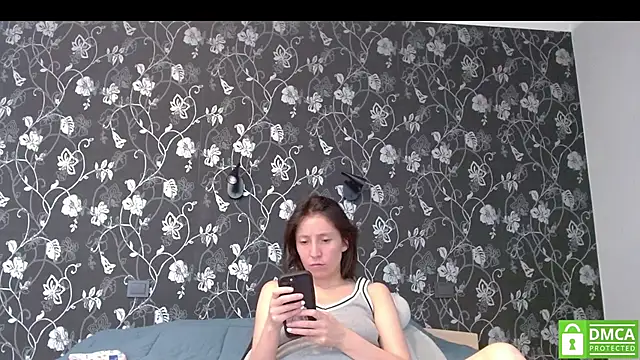 Snapshot of Sophi_Cute chatting on 07.17.26 Sophi Cute online show from 07.17.26