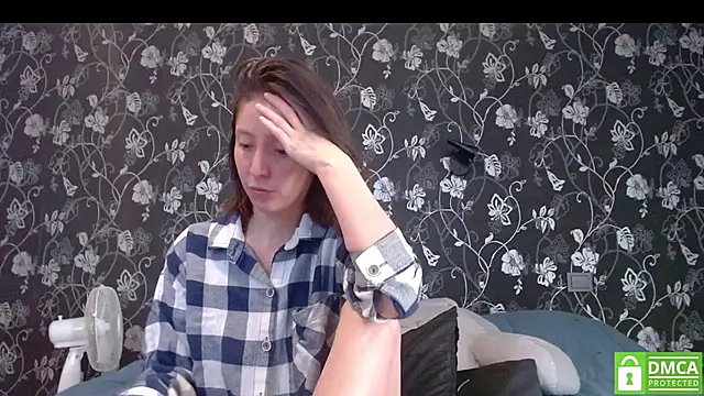 Snapshot of Sophi_Cute chatting on 07.25.26 Sophi Cute online show from 07.25.26