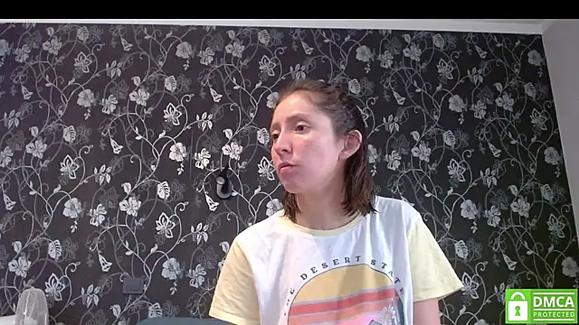 Snapshot of Sophi_Cute chatting on 07.26.26 Sophi Cute online show from 07.26.26