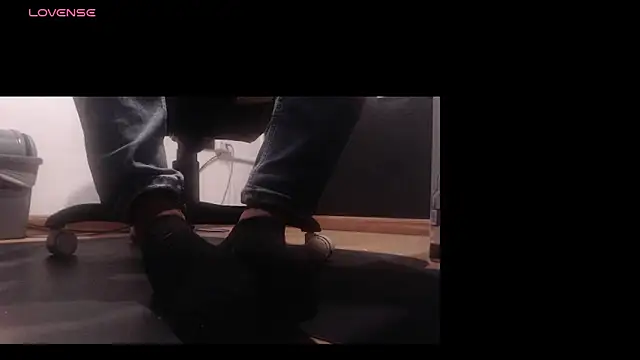 Snapshot of curiousskinny3 chatting on 02.11.26 curiousskinny3 online show from 02.11.26