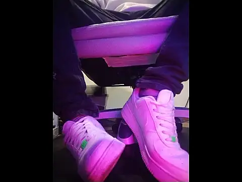 Snapshot of curiousskinny3 chatting on 02.27.26 curiousskinny3 online show from 02.27.26